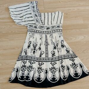 Lux One Shoulder Black and White Dress Large